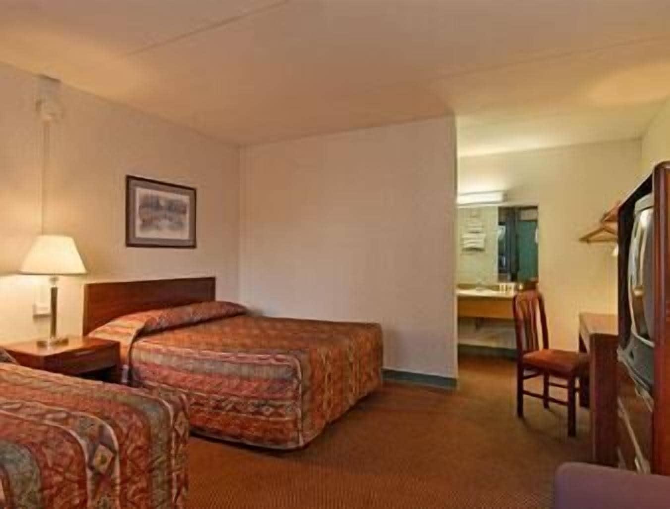 Super 8 By Wyndham White River Junction Exterior photo