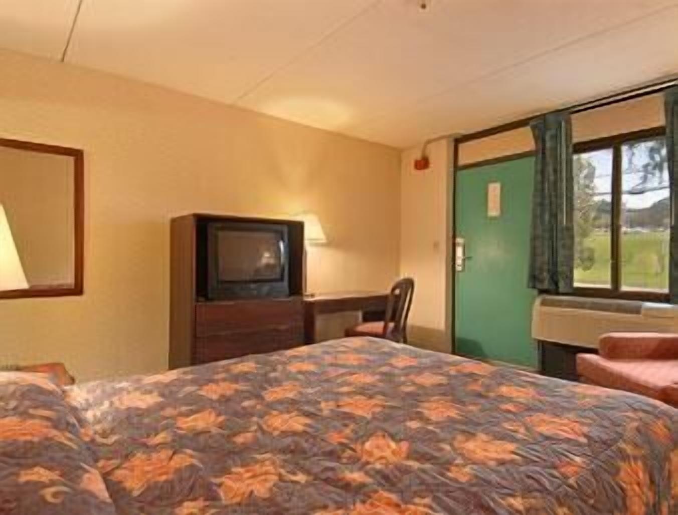 Super 8 By Wyndham White River Junction Room photo