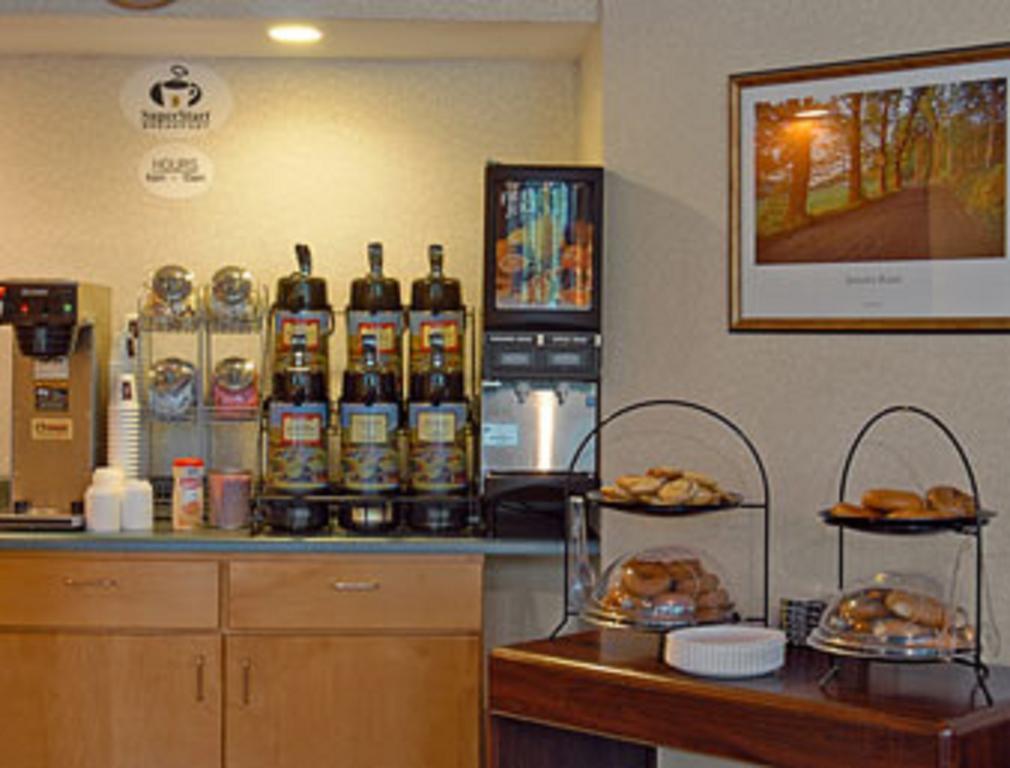 Super 8 By Wyndham White River Junction Restaurant photo
