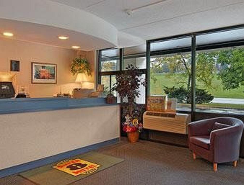 Super 8 By Wyndham White River Junction Interior photo