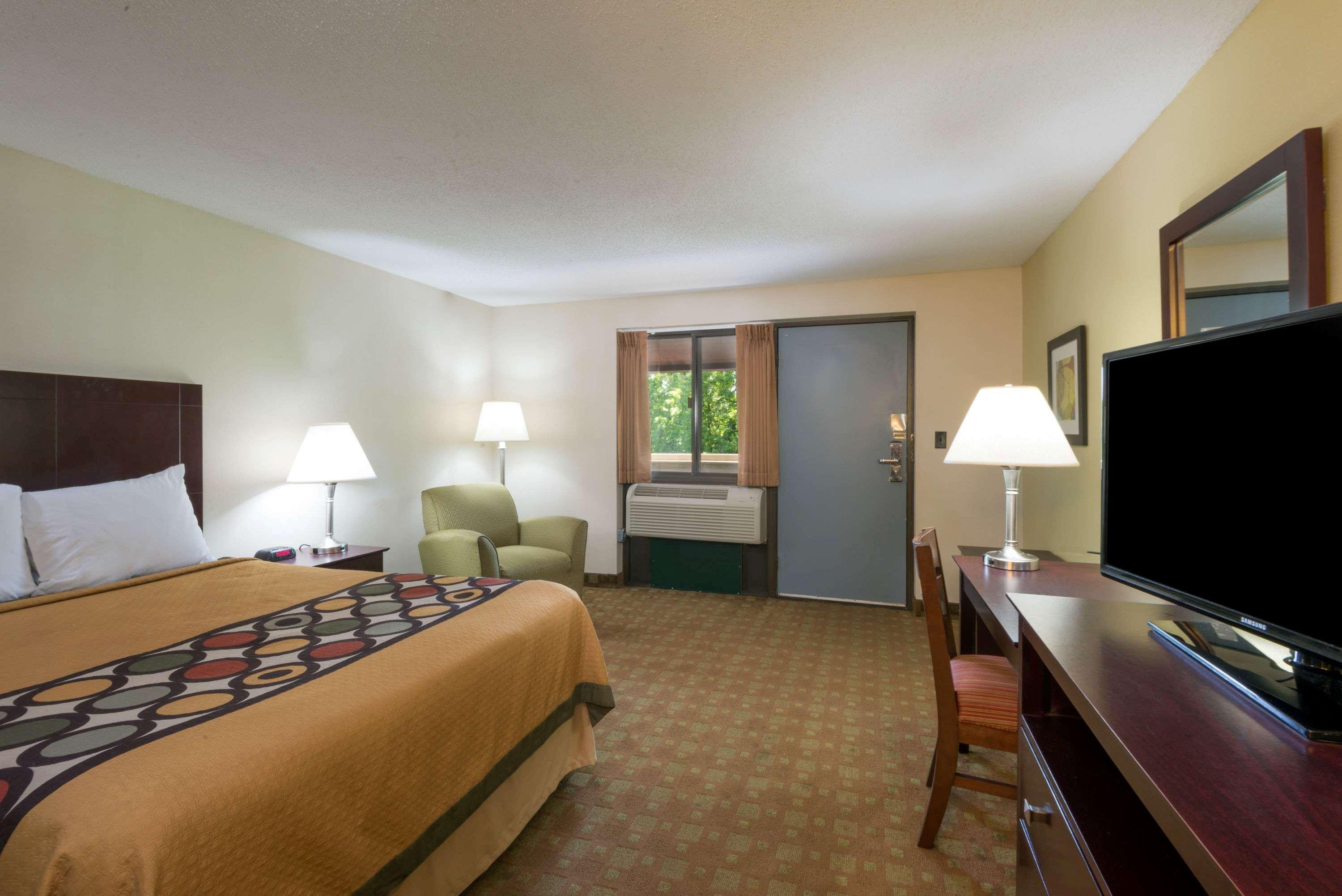 Super 8 By Wyndham White River Junction Exterior photo