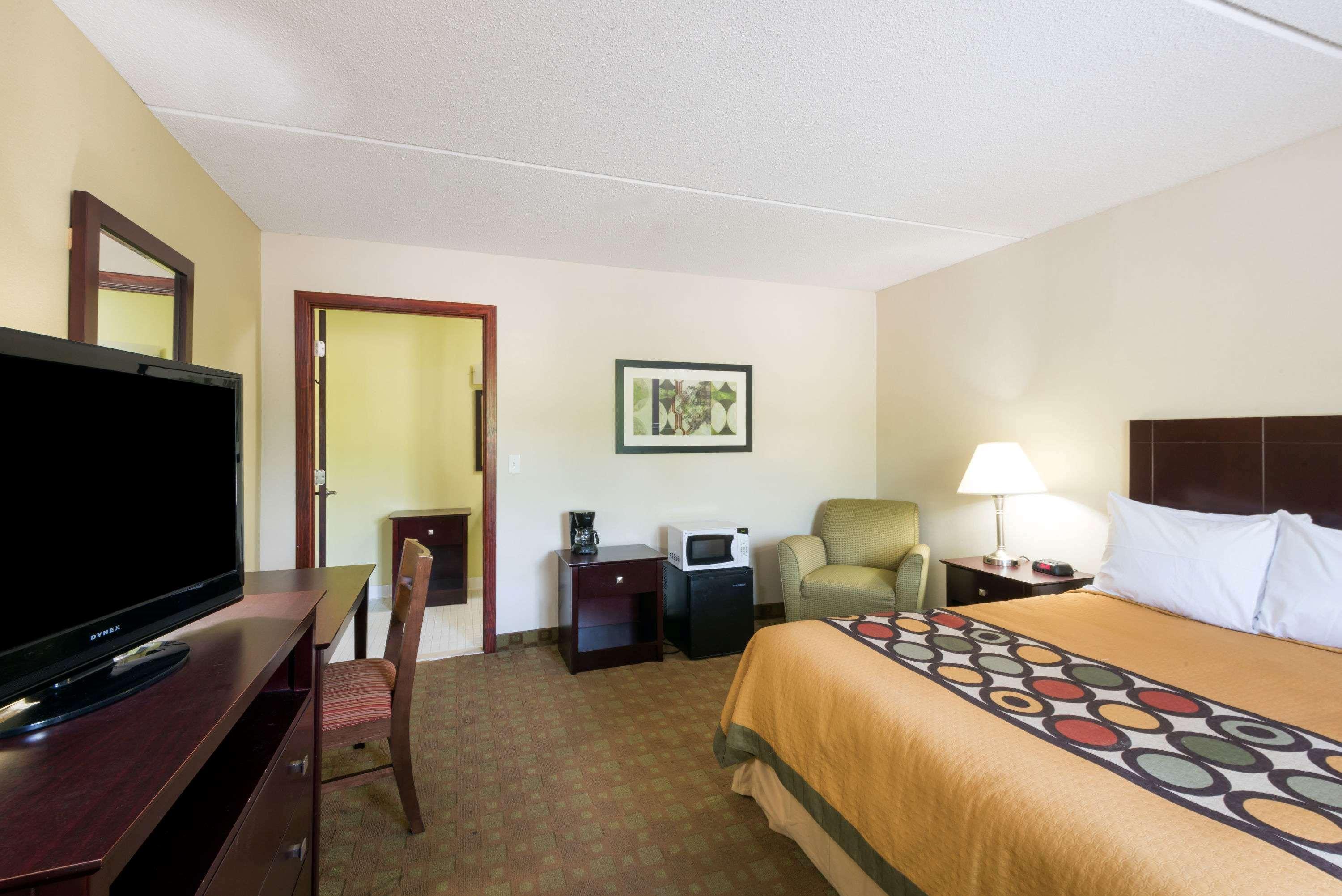Super 8 By Wyndham White River Junction Exterior photo