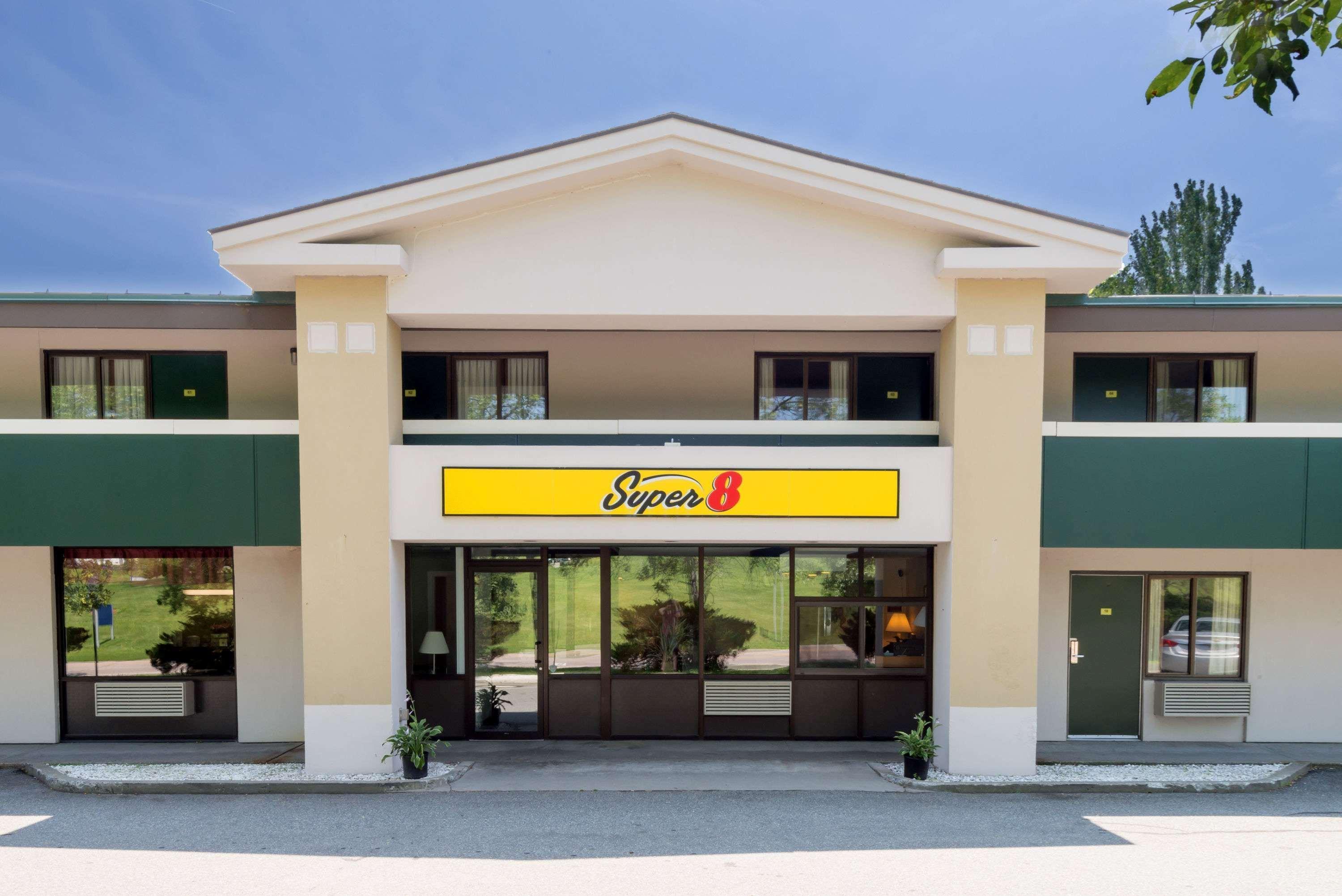 Super 8 By Wyndham White River Junction Exterior photo