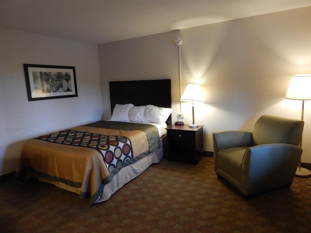 Super 8 By Wyndham White River Junction Exterior photo